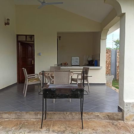 Lisa Mari Hotel Mombaça Exterior foto